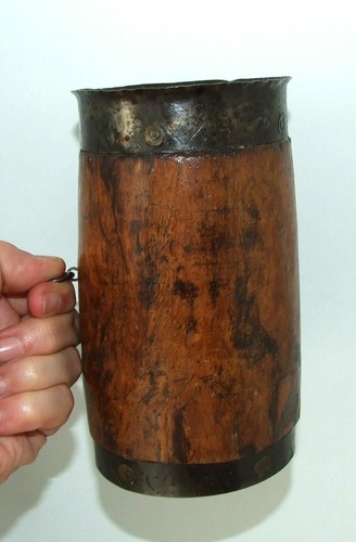 Ancien broc bois taillé - bois,