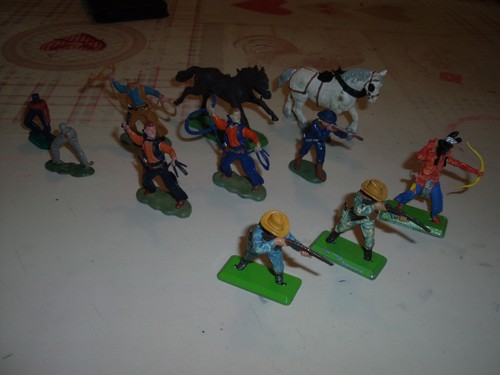 Lot anciennes figurines - ,