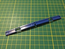 Plaque de support capot moteur