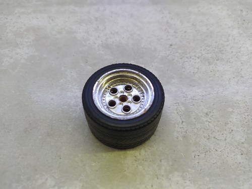 Roue arrière - 1/18,