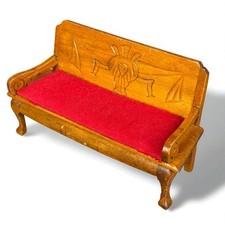 Canapé miniature sculpté bois avec tissu rouge vintage maison de poupée déco