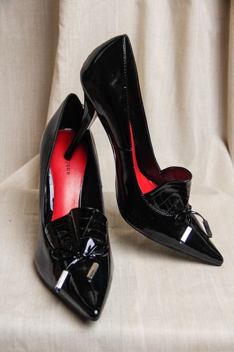 Twenty one women black - twenty,