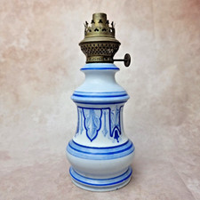 Lampe à pétrole ancienne - céramique bleue et blanche - D.R Patent 7220