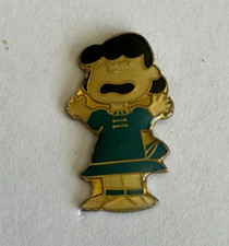 36 -  Pin's BD PEANUTS - LUCY VAN PELT