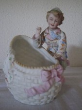 Ancienne porcelaine, biscuit, sujet Enfant, peint à la main.