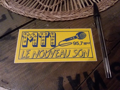 Ancien autocollant radio - , fm