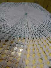1m,65 de large nappe ronde crochetée main blanche,, laine ==travail manuel