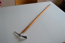 ancienne canne ou piolet de