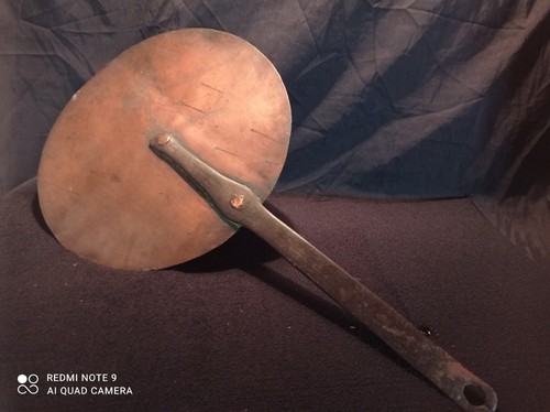 Grand couvercle ancien - , de