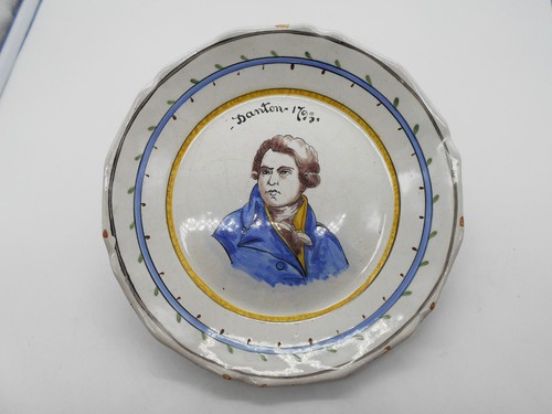 1261 superbe assiette - ), "