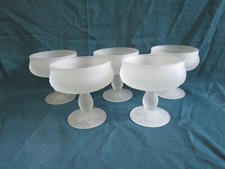 5 coupes à glace en verre