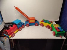 TRAIN WAGON  AVEC GRUE EN BOIS MAGNETIC HEROS   VINTAGE GERMANY