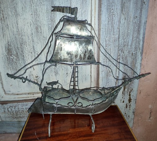Bateau caravelle métal