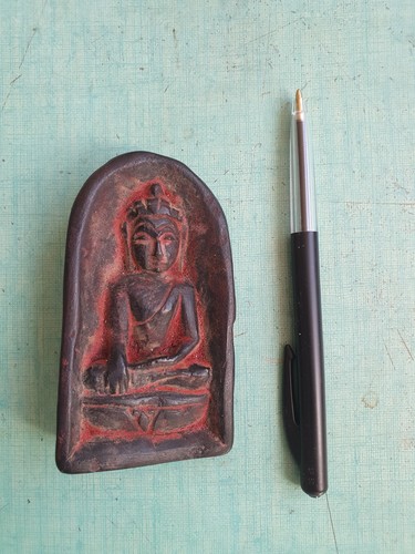 Bouddha ancien sculpté pierre
