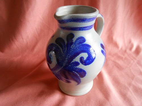 Cruche grès motif alsacien - ,