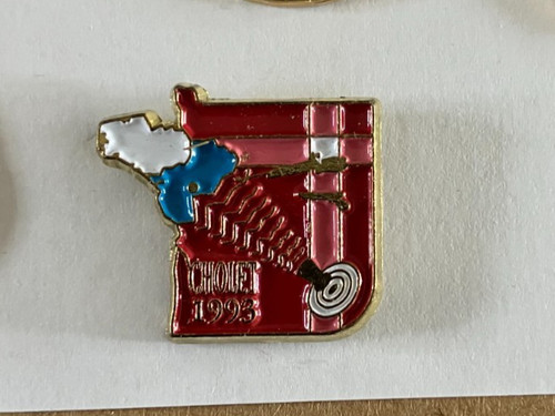 Pin tir sportif - 79, pin's