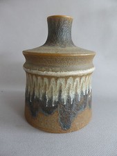 TRES BEAU VASE EN GRES SIGNE