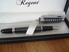 Stylo plume noir argenté