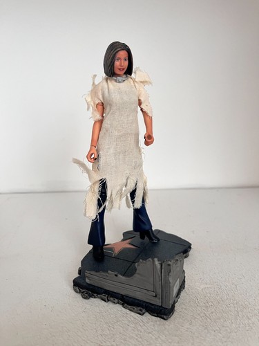 Moore collectables figurine - moore,
