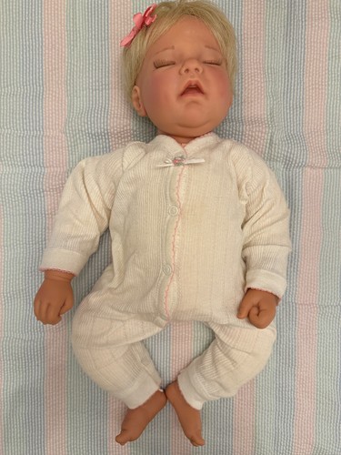 Lee middleton doll sleeping - lee,