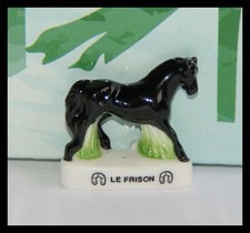 FÈVE LES RACES DE CHEVAL ÉDITIONS ATLAS " LE FRISON  " - TRÈS BON ÉTAT - S.C