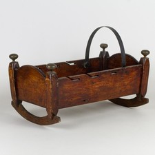 Ancien Berceau de Poupée XIXe Siècle – Pièce de Collection