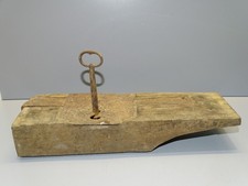 -BELLE SERRURE EN BOIS ET SA