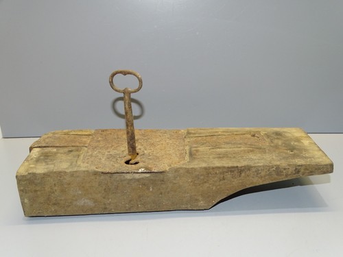 Belle serrure bois et sa - -belle,