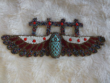 application ancienne en perles