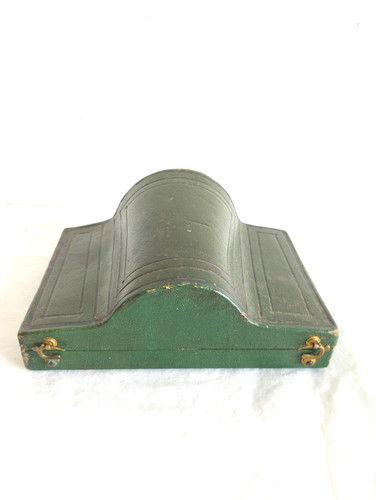 Ancien écrin forme cuir - de,