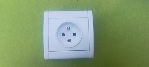 Prise legrand complète - 2p+t,