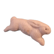 FEVE ALLEMANDE 1ère Epoque  GROS LAPIN (LIEVRE) L.3 cm porcelaine mat