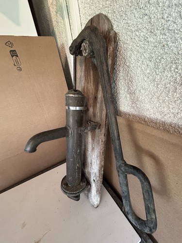 Ancienne pompe bras - ancienne,