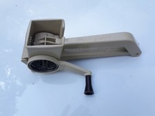 T2- Ancienne Râpe à Fromage