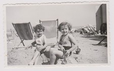 photo ancienne ?️ deux enfants plage Knokke 1935 chaises longues