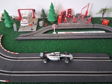 Formule 1 MERCEDES PETRONAS n°44 pour circuit de voitures électrique CARRERA GO