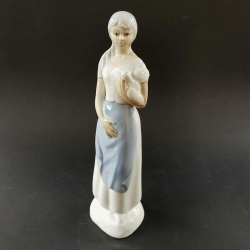 Jeune femme tenant oiseau - tenant, un