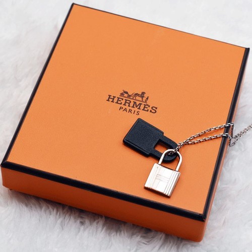 Authentique collier pendentif