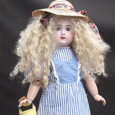 Robe de poupée ancienne avec