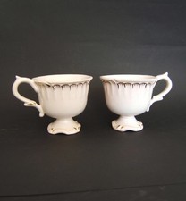 2 TASSE A CAFE SUR PIED DECOR PEINT MAIN REHAUSSE OR FAIENCE DE ST CLEMENT
