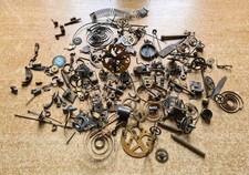 Lot pièces d'horlogerie montres divers ressorts Rouages Engrenages lot n°72