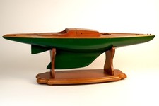 Maquette demi-coque du voilier Pen Duick VI — Éric Tabarly