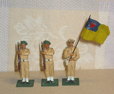 PLOMB 1/32   3  SOLDATS