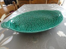 Plat creux ovale avec oreilles CERAMIQUE BARBOTINE de DIGOIN Numéroté S1 Vert