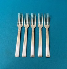 1 fourchette à entremets