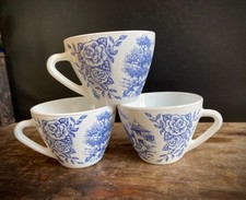 Lot de 3 tasses vintage Rivanel France en opaline, décor "Toile de Jouy" et rose