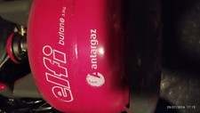 bouteille de gaz elfi 5,5 kg bonne état de couleur rouge fourni avec détendeur .