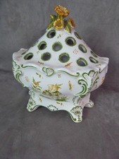 BEAU PIQUE-FLEURS en faïence, Martres Tolosane (?).