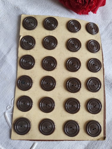 Plaque boutons anciens - plaque,