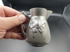 Beau petit pot à lait Verseuse Etain Décor iris et pavots Art Nouveau début XXe